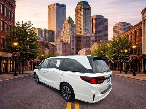 Certified 2026 Honda Odyssey EX-L image 8