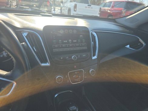 Used 2018 Chevrolet Malibu LT image 24