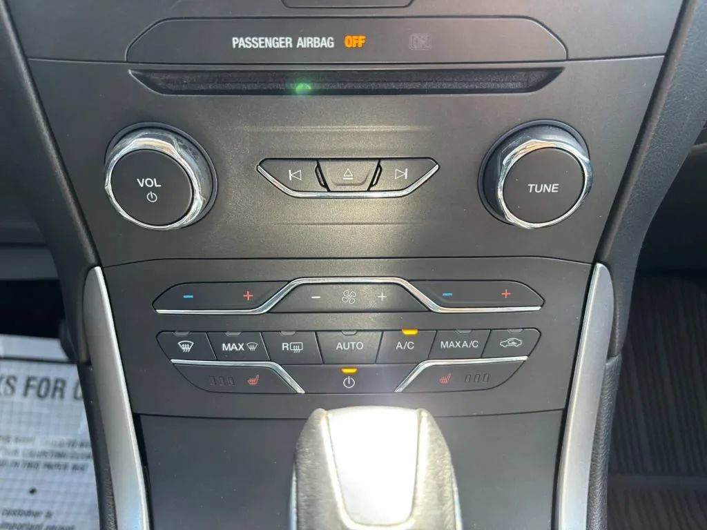 Used 2017 Ford Edge SEL w/ Equipment Group 201A AWD/4WD image 22