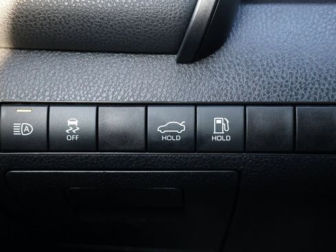 Used 2021 Toyota Camry SE image 24