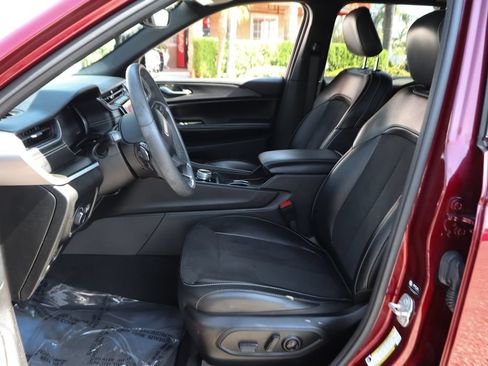 Used 2024 Jeep Grand Cherokee Altitude RWD image 17