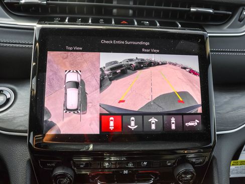 New 2025 Jeep Grand Cherokee Limited w/ Luxury Tech Group II image 19