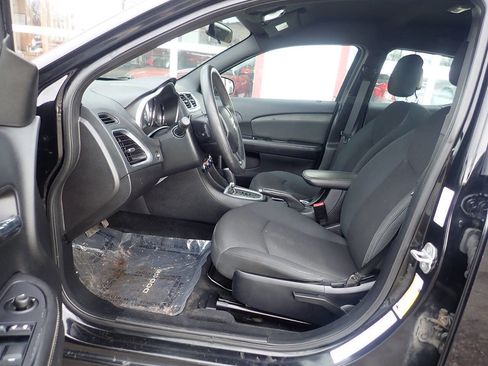 Used 2013 Dodge Avenger SE image 7