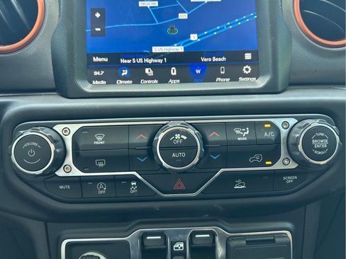 Used 2023 Jeep Gladiator Mojave AWD/4WD image 30