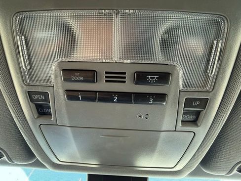 Used 2018 Toyota Highlander XLE image 18