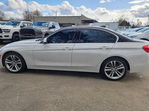 Used 2017 BMW 330i Sedan image 4