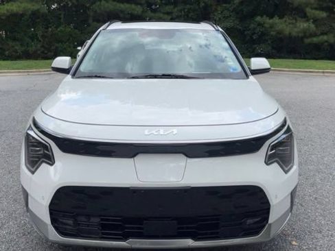 Used 2023 Kia Niro Wave w/ Wave Preserve Package FWD image 3