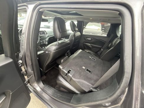 Used 2019 Jeep Cherokee Latitude Plus w/ Comfort/Convenience Group image 20