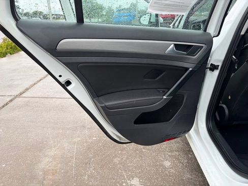 Used 2017 Volkswagen Golf SportWagen FWD image 15