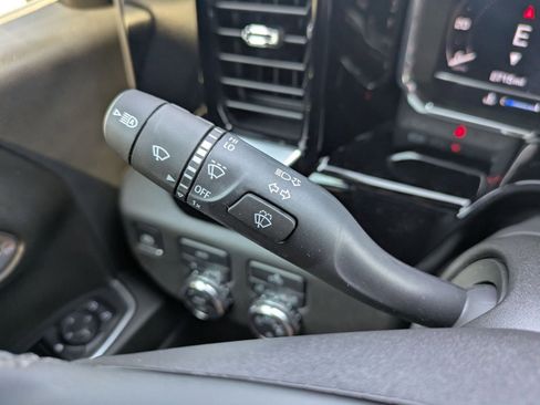 New 2024 GMC Sierra 1500 SLE w/ Preferred Package image 15