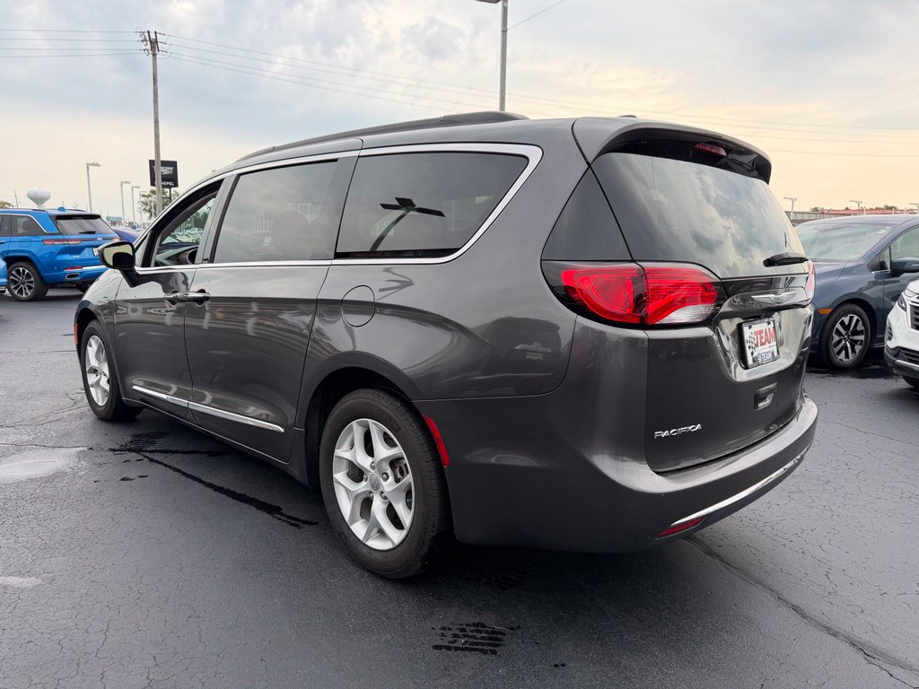 Used 2017 Chrysler Pacifica Touring Plus w/ Tire & Wheel Group FWD image 5
