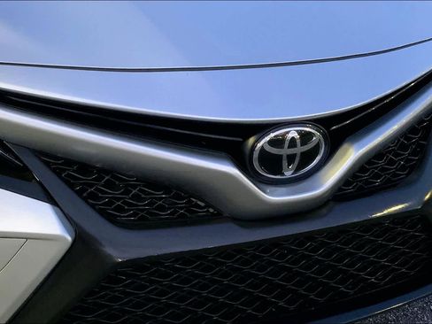 Used 2018 Toyota Camry SE image 30