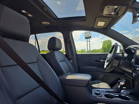 Used 2023 Chevrolet Traverse RS w/ LPO, Floor Liner Package AWD/4WD image 15