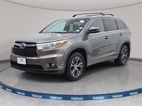 Used 2016 Toyota Highlander XLE image 1