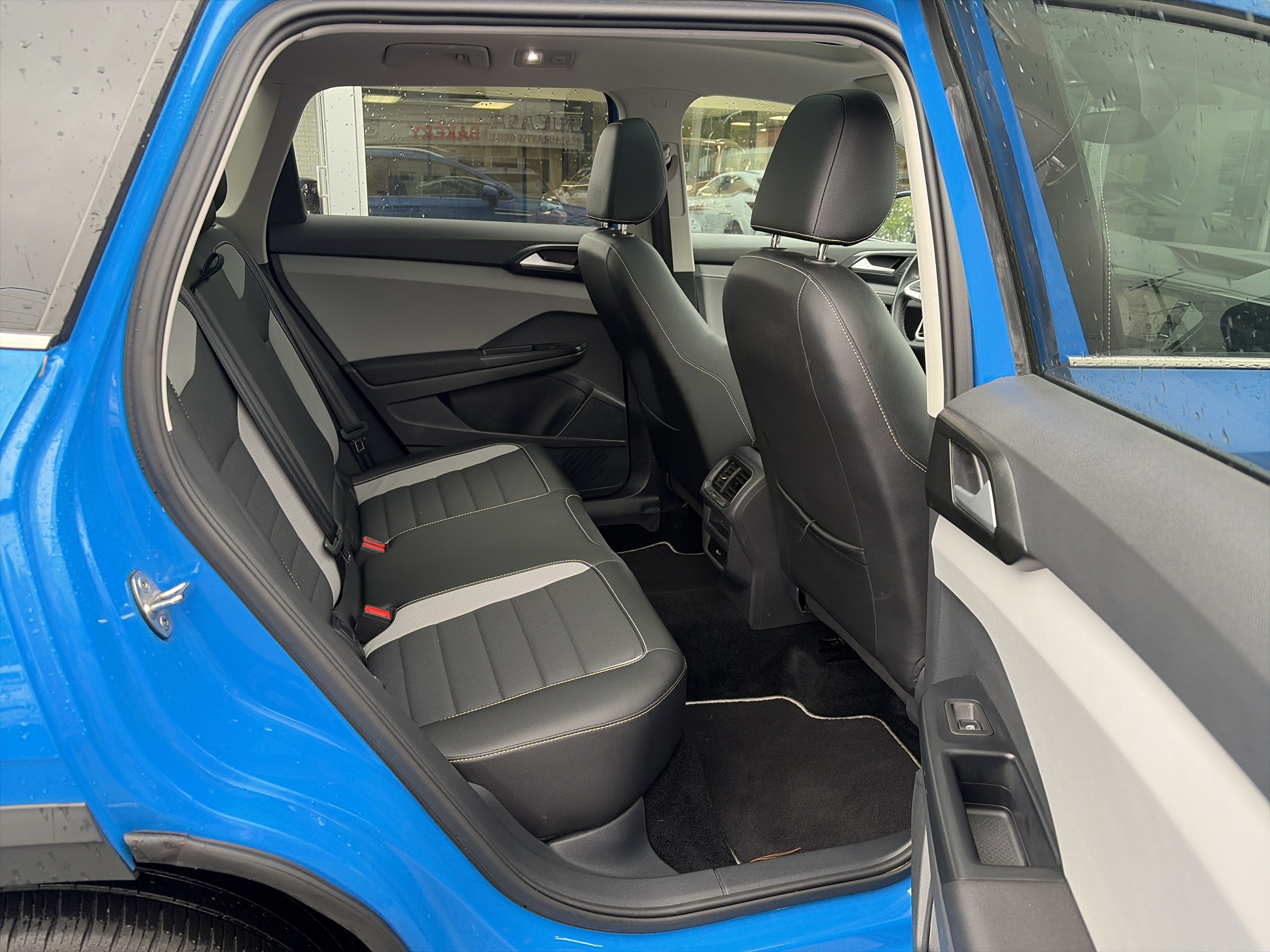 Used 2023 Volkswagen Taos SEL AWD/4WD image 14