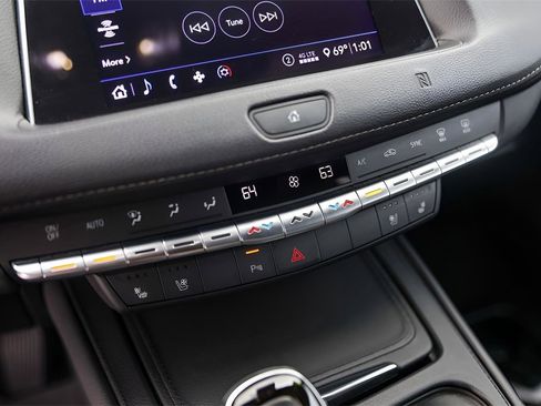 Used 2020 Cadillac XT4 Premium Luxury image 19