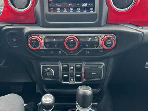 Certified 2019 Jeep Wrangler Unlimited Sahara w/ Cold Weather Group AWD/4WD image 22