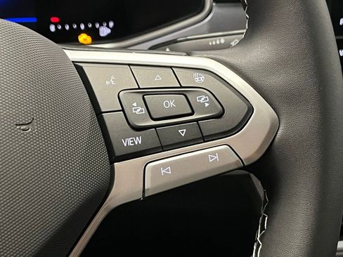 New 2025 Volkswagen Taos SE image 25