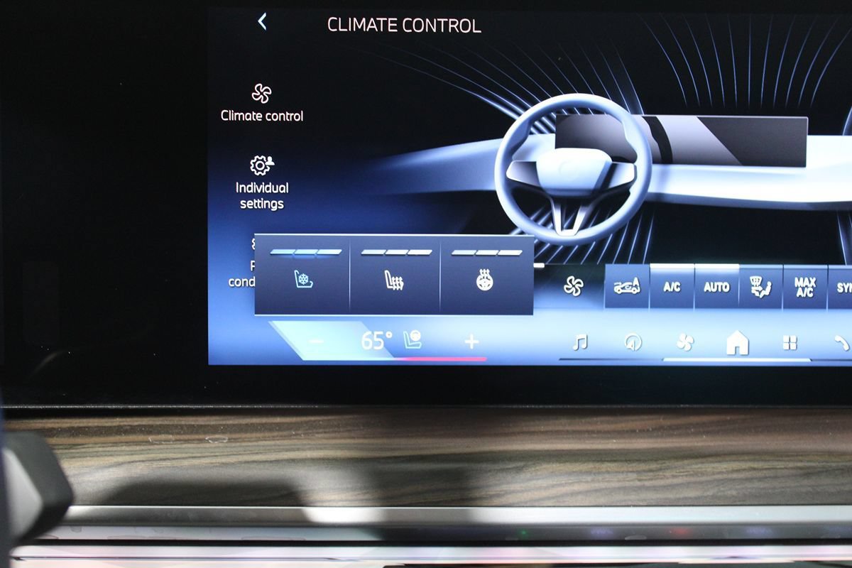 Used 2023 BMW i7 xDrive60 AWD/4WD image 30