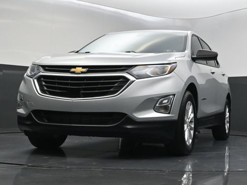 Used 2018 Chevrolet Equinox LS FWD image 36
