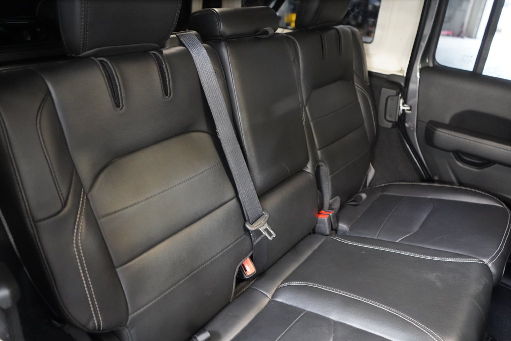 Used 2022 Jeep Wrangler Unlimited Sahara AWD/4WD image 27