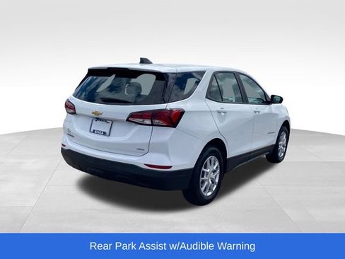 Certified 2022 Chevrolet Equinox LS w/ Driver Confidence II Package AWD/4WD image 3