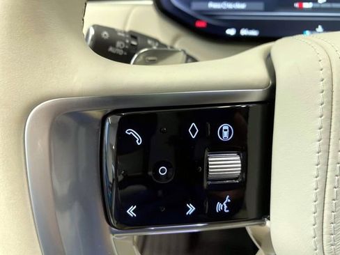 Used 2025 Land Rover Range Rover Long Wheelbase SE image 9