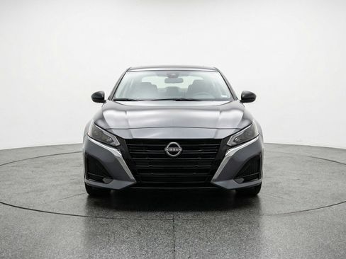 Used 2025 Nissan Altima 2.5 SV image 2