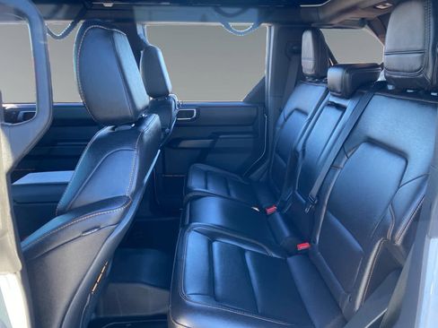 Used 2024 Ford Bronco Badlands w/ Sasquatch Package image 13