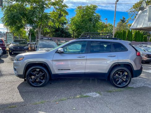 Used 2019 Jeep Cherokee Latitude Plus AWD/4WD image 8