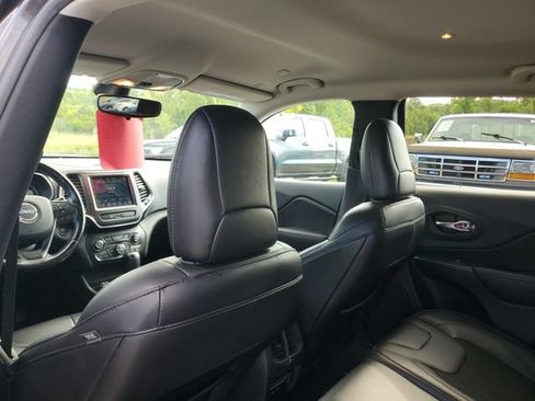 Used 2020 Jeep Cherokee Trailhawk w/ Cold Weather Group AWD/4WD image 9