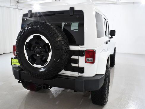 Used 2014 Jeep Wrangler Unlimited Sahara image 12