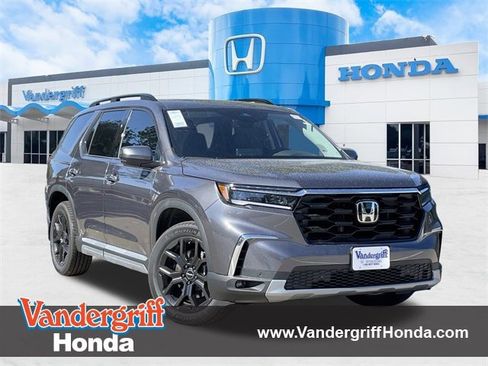 New 2025 Honda Pilot Touring image 1