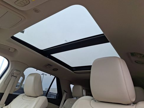 Used 2020 Ford Explorer Platinum image 21