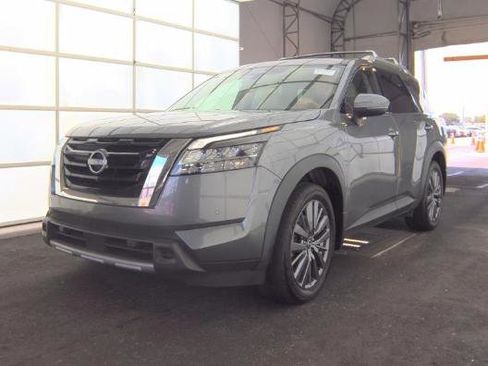 Used 2023 Nissan Pathfinder SL w/ SL Premium Package FWD image 1