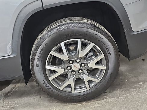 Used 2023 GMC Acadia SLE image 33