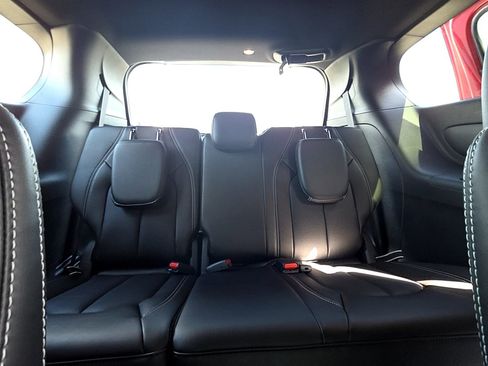 New 2026 Chrysler Pacifica Select image 11