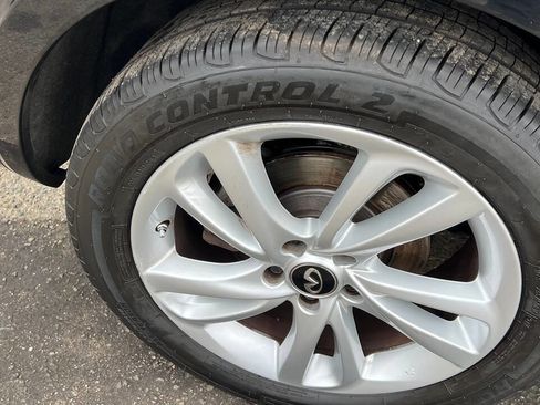 Used 2017 INFINITI QX30 w/ Cargo Package FWD image 20