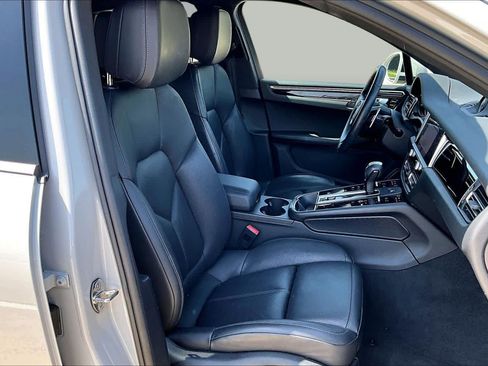 Used 2023 Porsche Macan AWD/4WD image 9