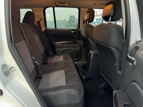 Used 2013 Jeep Patriot Latitude AWD/4WD image 18