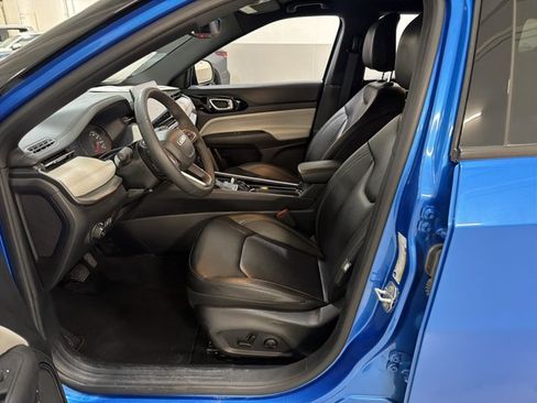 Used 2025 Jeep Compass Limited AWD/4WD image 6