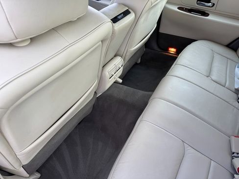 Used 1999 Lincoln Town Car Signature image 17