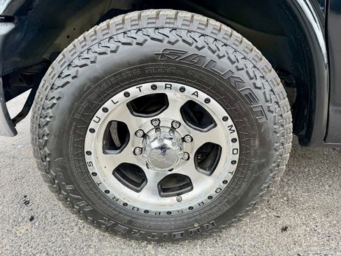 Used 2017 Chevrolet Express 2500 image 27