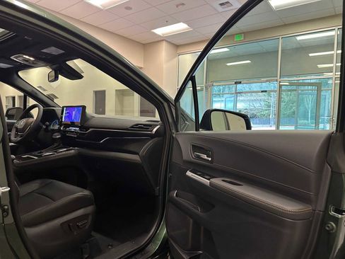 Certified 2026 Toyota Sienna XLE Woodland Edition AWD/4WD image 28