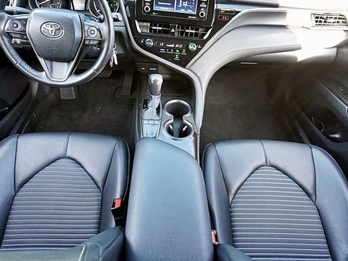 Used 2023 Toyota Camry SE image 19