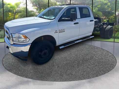 Used 2018 RAM 3500 Tradesman w/ Chrome Appearance Group AWD/4WD image 8