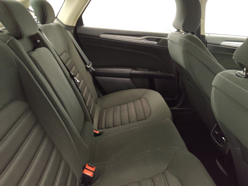 Used 2019 Ford Fusion SE FWD image 19