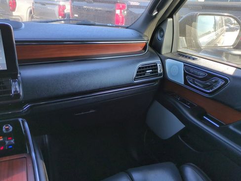 Used 2021 Lincoln Navigator Reserve w/ Luxury Package image 16