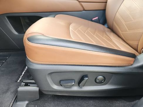 Used 2025 Nissan Pathfinder Platinum w/ Lighting Package (N93) FWD image 24
