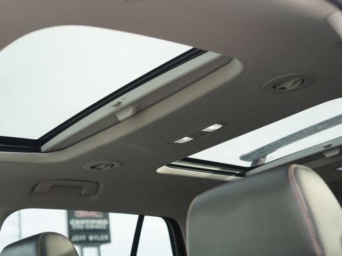 Used 2020 Chevrolet Traverse LT w/ LT Premium Package image 50